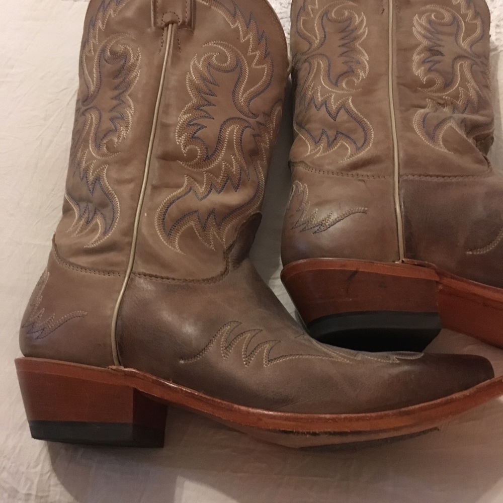 Lightly worn, tan size 71/2 women’s cowboy boots